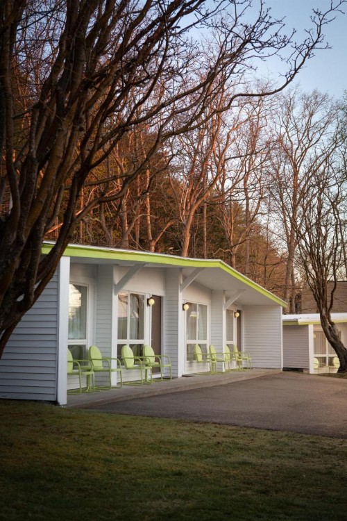 Bar Harbor Motel - image 9