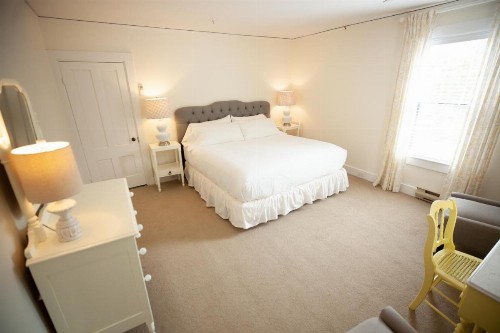 Yellow House Inn - image 23