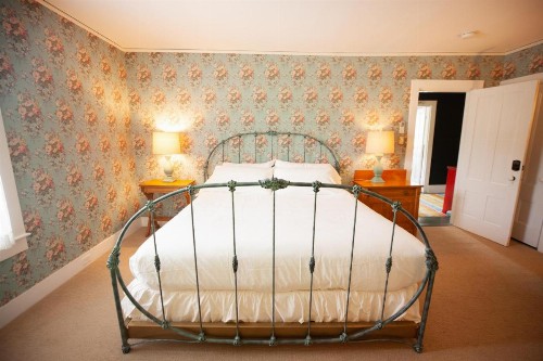 Yellow House Inn - image 28