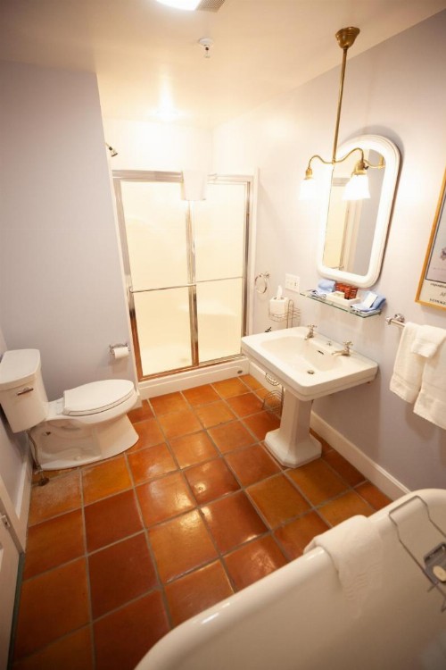 Yellow House Inn - image 34