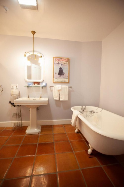 Yellow House Inn - image 37