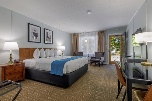 Highbrook Motel - image 1