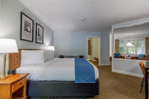 Highbrook Motel - image 13