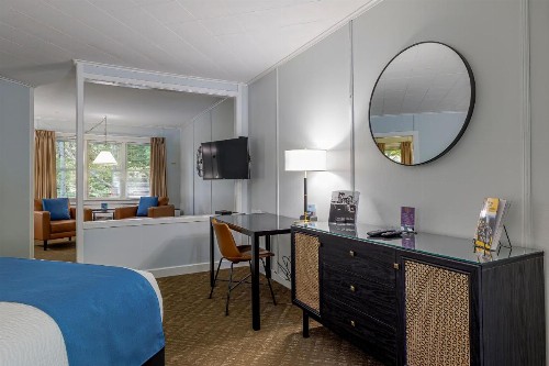 Highbrook Motel - image 14