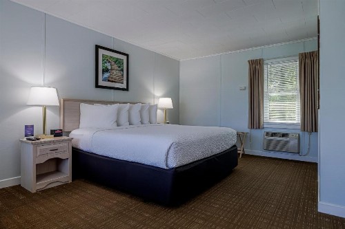 Highbrook Motel - image 19