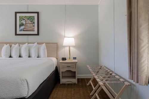 Highbrook Motel - image 22