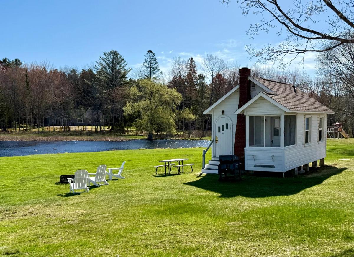 Eden Village Motel and Cottages - image 3