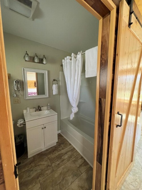 Eden Village Motel and Cottages - image 35