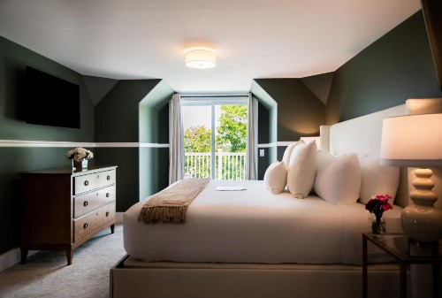 Cleftstone Manor - image 21