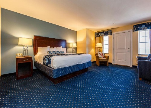 Bar Harbor Manor - image 13