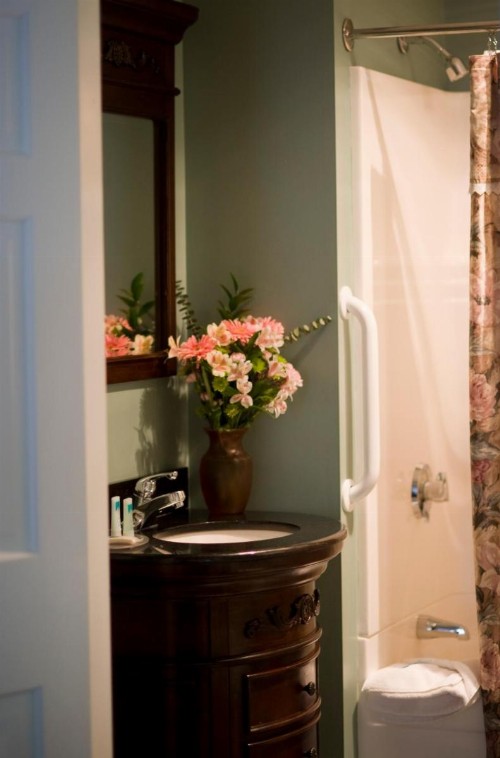 Bar Harbor Manor - image 20
