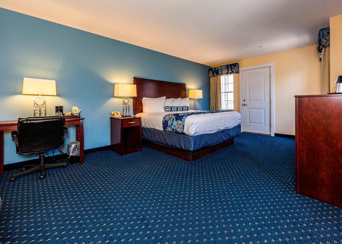 Bar Harbor Manor - image 4
