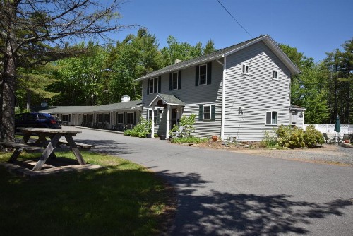 Acadia Pines Motel - image 11