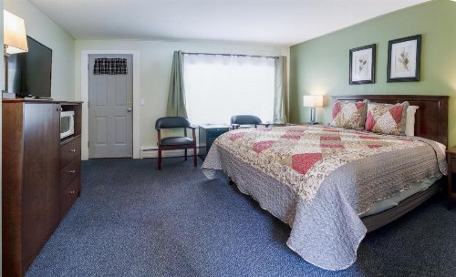 Acadia Pines Motel - image 22