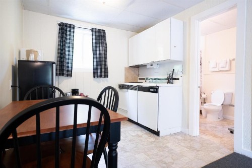 Acadia Pines Motel - image 28