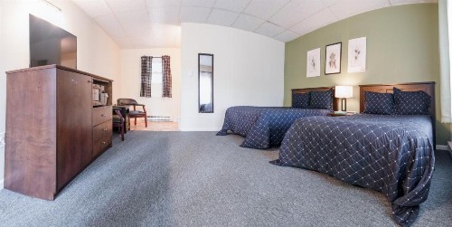 Acadia Pines Motel - image 29