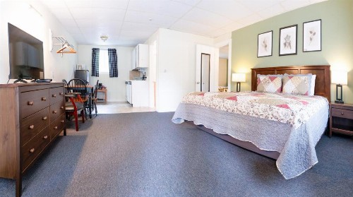 Acadia Pines Motel - image 31