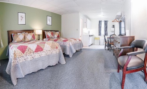 Acadia Pines Motel - image 35