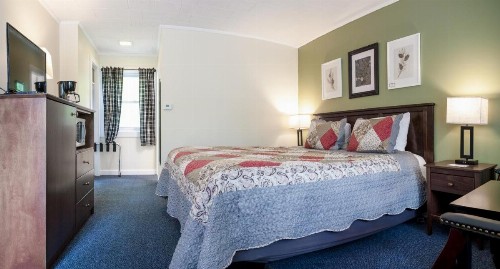 Acadia Pines Motel - image 36