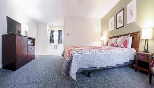Acadia Pines Motel - image 39