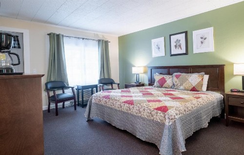 Acadia Pines Motel - image 5