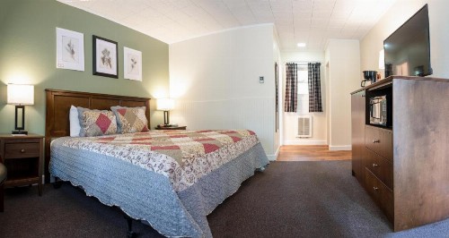 Acadia Pines Motel - image 7