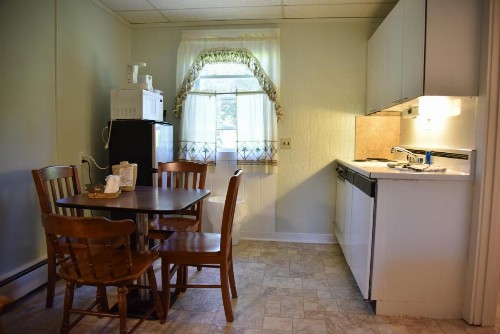 Acadia Pines Motel - image 9