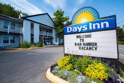 Days Inn by Wyndham Bar Harbor - image 1