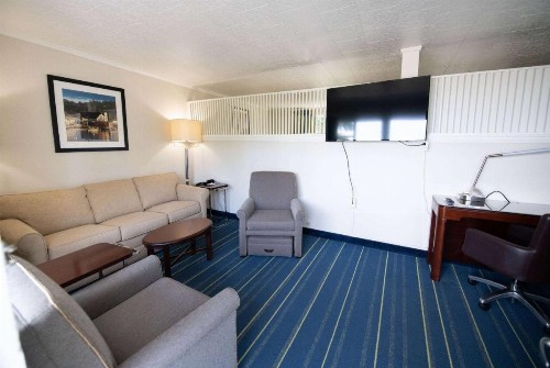 Days Inn by Wyndham Bar Harbor - image 21