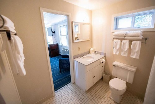 Days Inn by Wyndham Bar Harbor - image 27