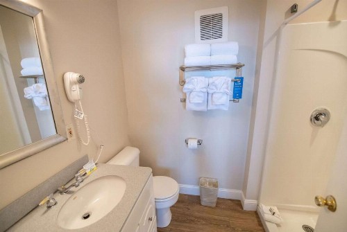 Days Inn by Wyndham Bar Harbor - image 30