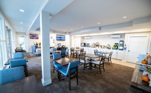 Days Inn by Wyndham Bar Harbor - image 5