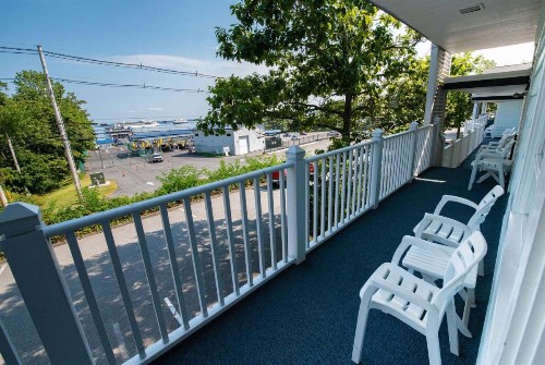 Days Inn by Wyndham Bar Harbor - image 9