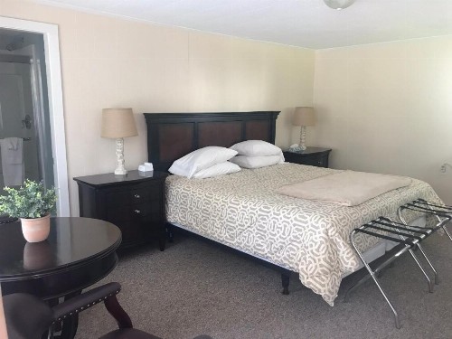 Gallagher’s Travels Bar Harbor Motel and Cottages - image 12