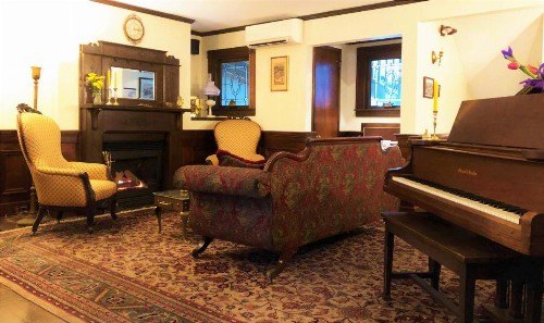 Ivy Manor Inn Village Center - image 12