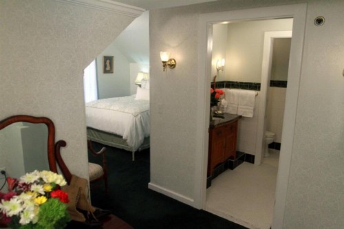 Ivy Manor Inn Village Center - image 6
