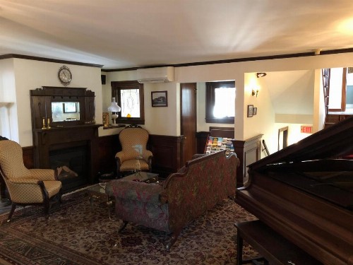 Ivy Manor Inn Village Center - image 8