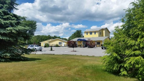 High Seas Motel - image 2