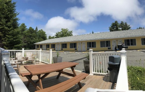 High Seas Motel - image 7