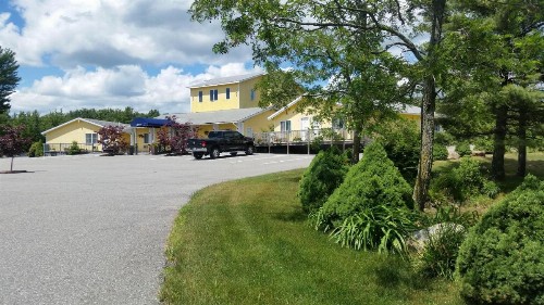 High Seas Motel - image 8