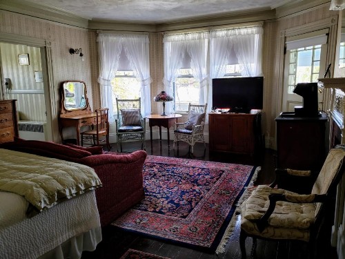 Moseley Cottage Inn and The Town Motel - image 13