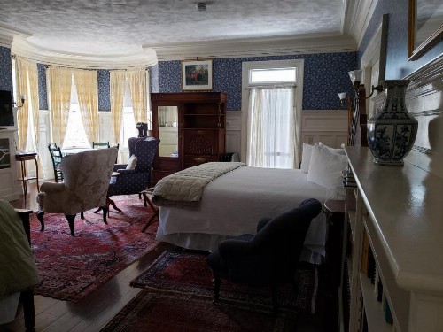 Moseley Cottage Inn and The Town Motel - image 20
