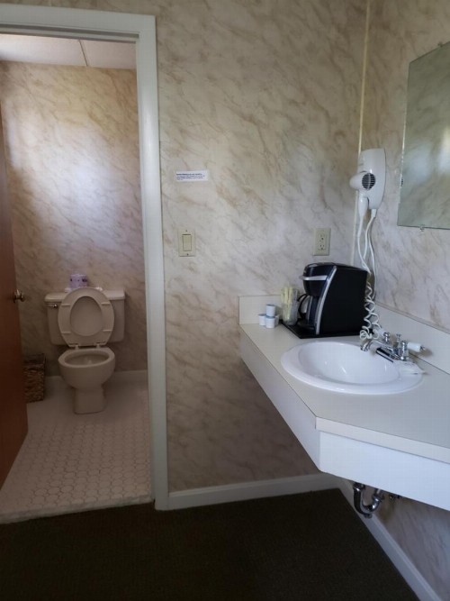 Moseley Cottage Inn and The Town Motel - image 24