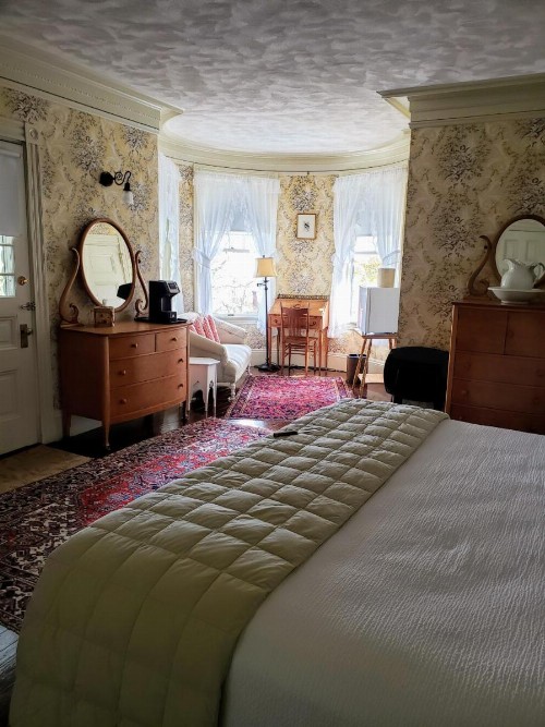 Moseley Cottage Inn and The Town Motel - image 29