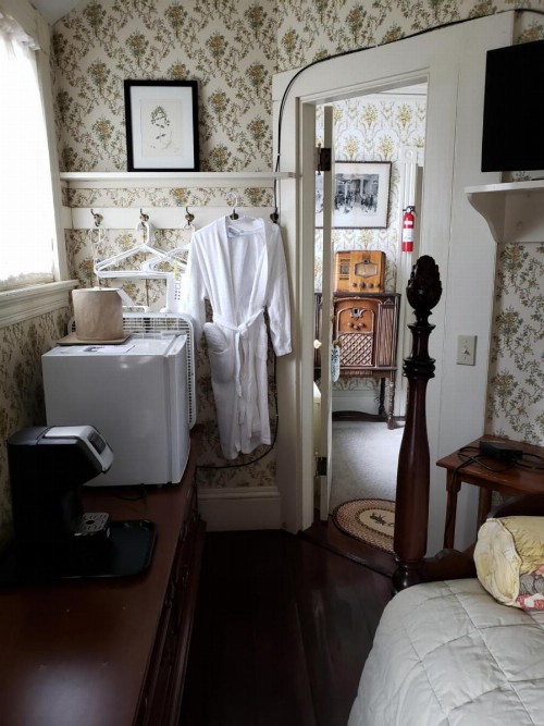 Moseley Cottage Inn and The Town Motel - image 32