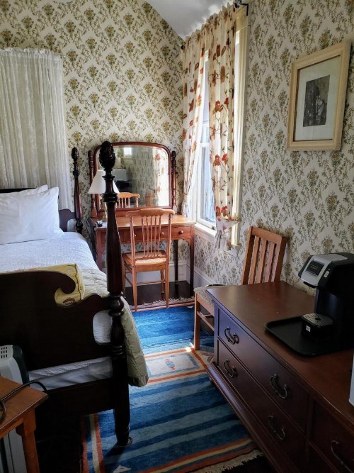 Moseley Cottage Inn and The Town Motel - image 33