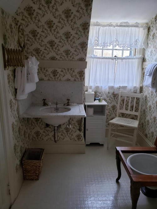 Moseley Cottage Inn and The Town Motel - image 34