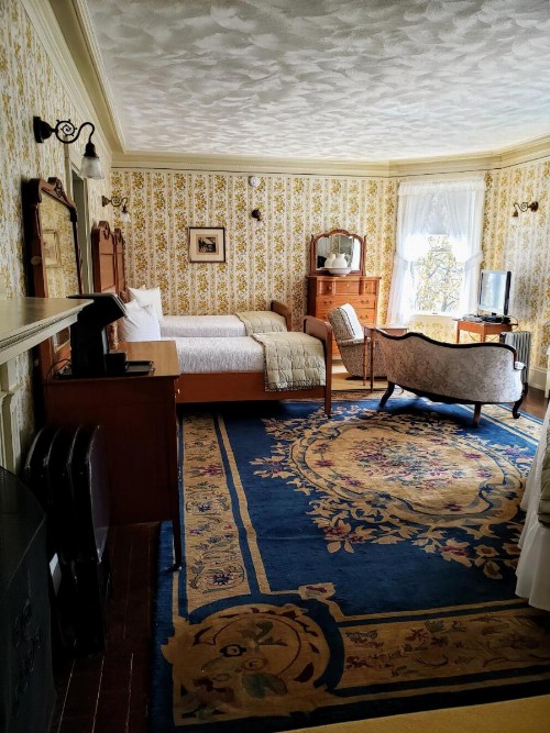 Moseley Cottage Inn and The Town Motel - image 38