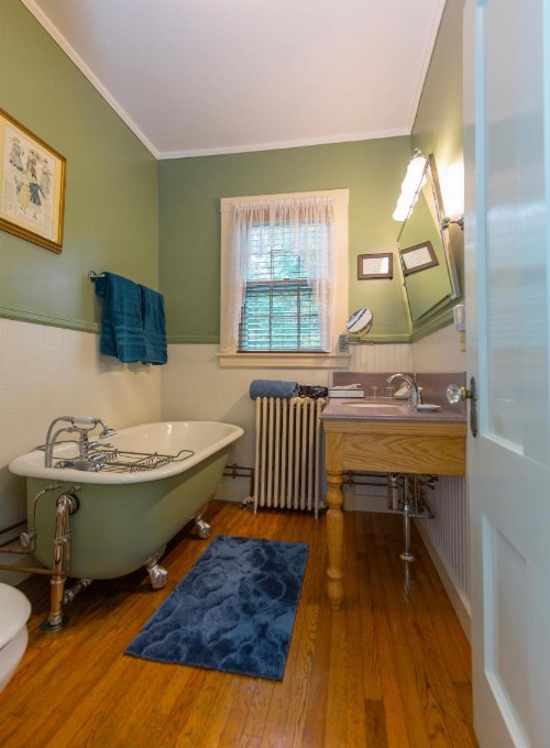 The Elmhurst Inn - image 11