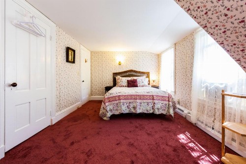 The Elmhurst Inn - image 13